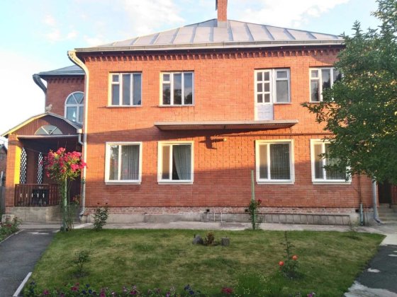 Продам великий будинок біля річки Миргород