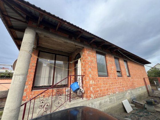 Продаж двох будинків у одному дворі. Мукачеве