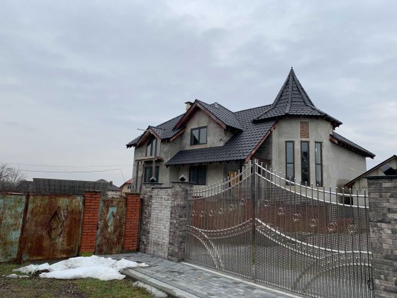 Продам будинок в Мукачево в р-н Росвигово  400 $ за кв м Мукачеве
