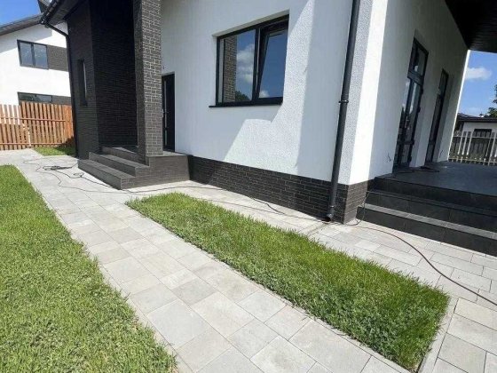 СУЧАСНИЙ БУДИНОК Обухів сучасний р-н Стожари поруч сосновий ліс спокій тиша Київ Голосіїєвський р-н  Обухов