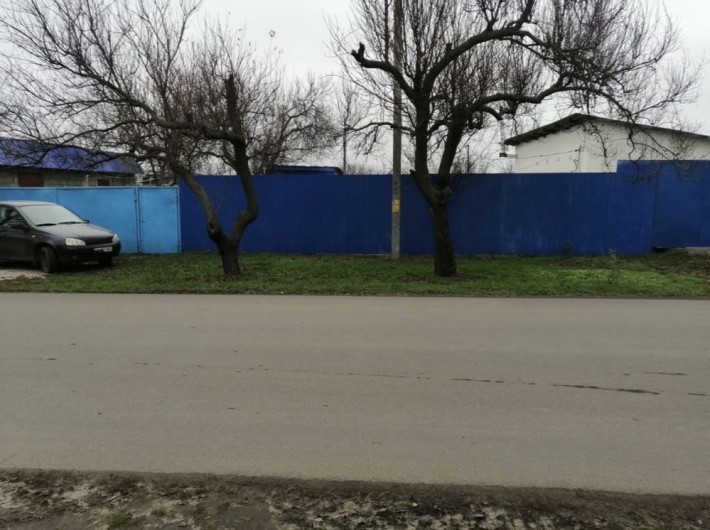 Продам большой земельный участок с большим двором и времянкой 7*8 - фото 1