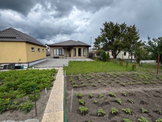 Продам дом в экологически чистом районе. Павлоград