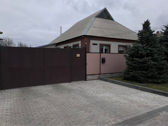 Продам будинок ,всі запитання  по телефону Павлоград