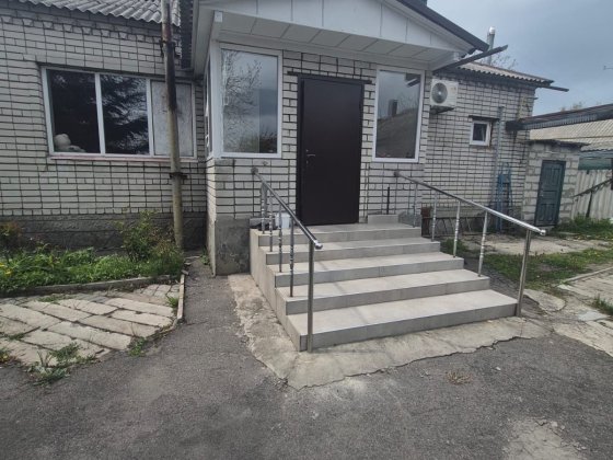 Продам будинок 5 хвилин від центру міста.Великий гарний будинок ,гараж Павлоград