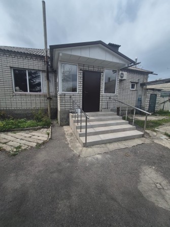 Продам будинок 5 хвилин від центру міста.Великий гарний будинок ,гараж - фото 1