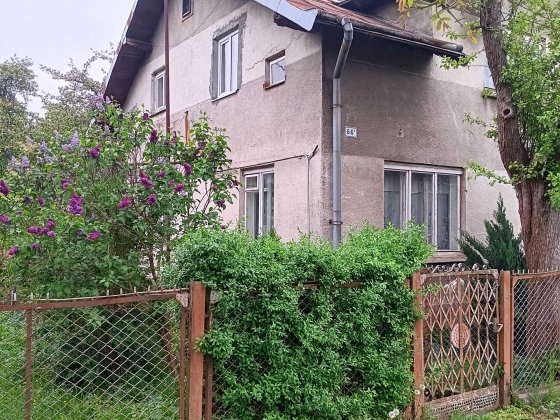 Приватний двоповерховий будинок із земельною ділянкою в м. Стрий, Львівської обл. Стрый