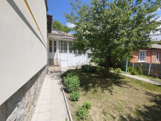 Частина будинку 75м². 4 сотки. Окремий двір. Автономне опалення. Умань