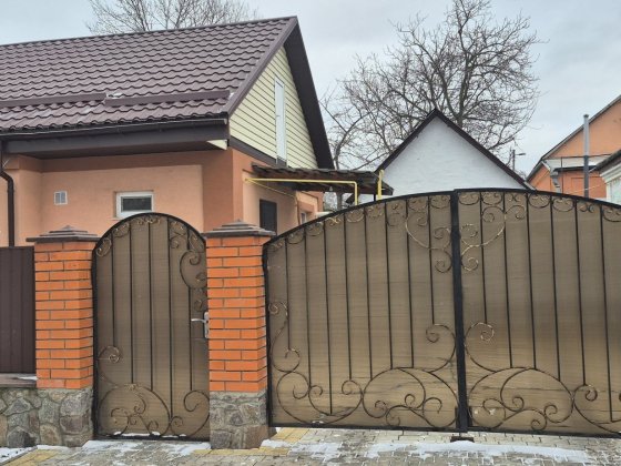 Продається частина будинку район аеропотр Умань
