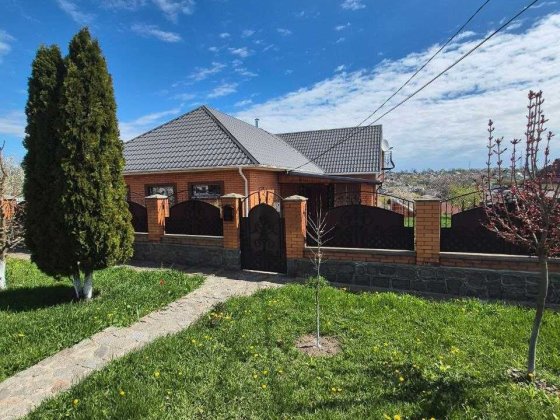 Продам БУДИНОК 110 кв.м. Естетика комфорту. 18 соток. рн № 3 школи Умань