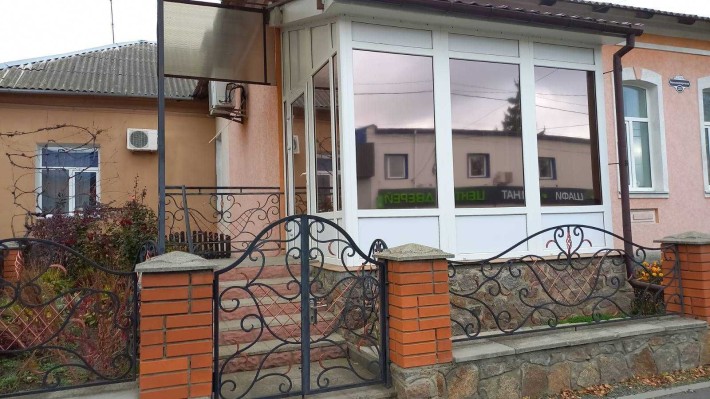 ТЕРМІНОВО ПРОДАЄТЬСЯ!  Офіс / приміщення в центрі Умані | вул. Володимирська, 23, біля "Сільпо" - фото 1