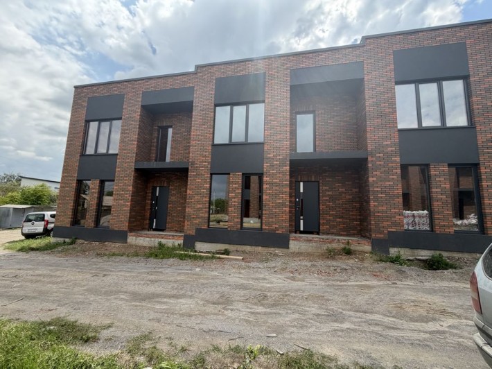 Продаж сучасного двоповерхового таунхауса в селі Березина, вул. Райдужна - фото 1