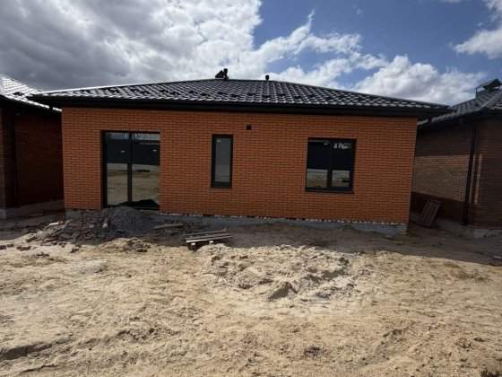 Продам будинок в Зарванцях.