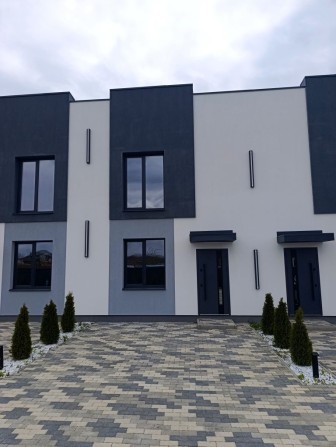 Продам танхаус з ремонтом в Зарванцях - фото 1