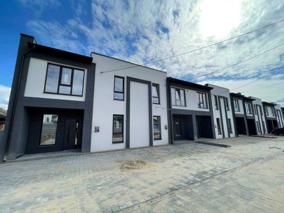 Продаж таунхауса! Продаж по Державним програмам Всі комунікації Газ, електрика! Цегла, асфальтований Якушинцы