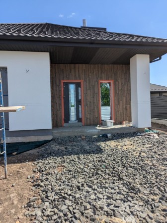 ПРОДАЖ Американки з розпочатим євроремонтом в с. Тарасове. Р-н вул. Квітневої. - фото 1