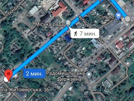 Продам в центре дом -строился под комерческое использование. Радомишль