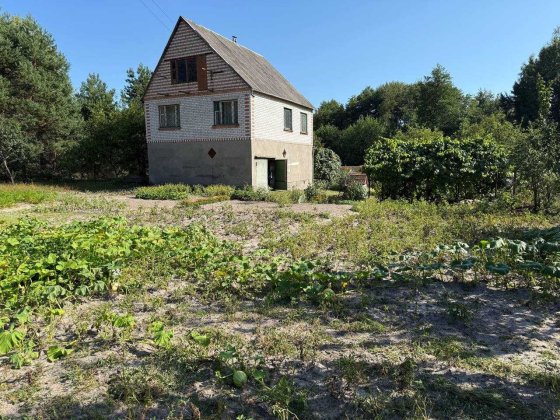 Продам капітальний будинок в с. Дениші (20 км від Житомира) із земельною ділянкою 18 сот Дениши