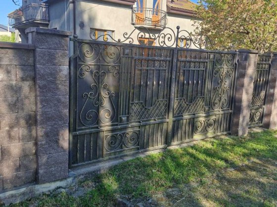 Продається просторий будинок у м. Тячів Тячів