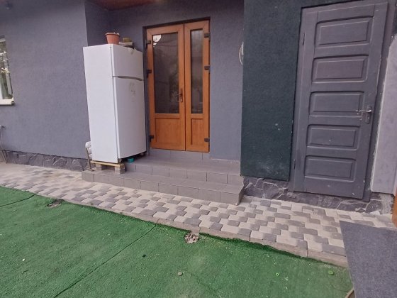 Продається будинок із працюючим бізнесом Тячів