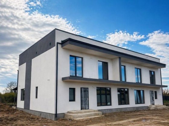 Продаж чорнового таунхаусу в хорошій локації Минай