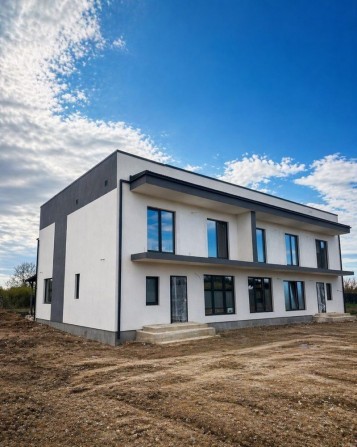 Продаж чорнового таунхаусу в хорошій локації - фото 1