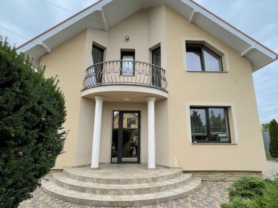 Продаж будинку в Сторожниці