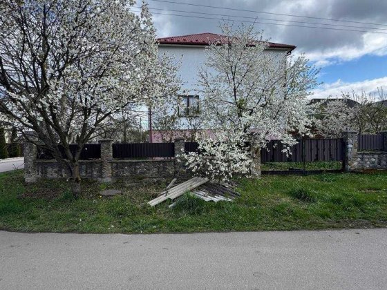Продаж 2 поверхового будинку з балконом і ділянкою на 6 соток Крихівці