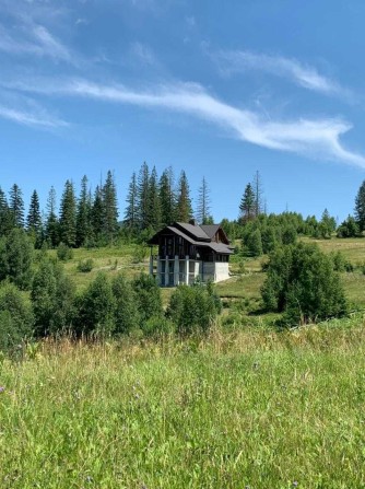 Продаж будинку у Карпатах з 1,64 га землі та панорамними краєвидами в  с.Микуличин - фото 1
