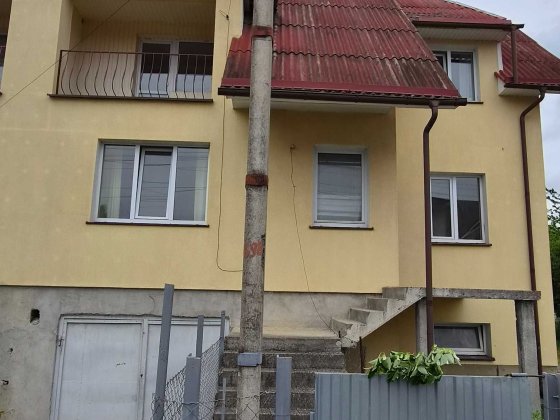 Терміновий продаж великого заміського будику! Угорники