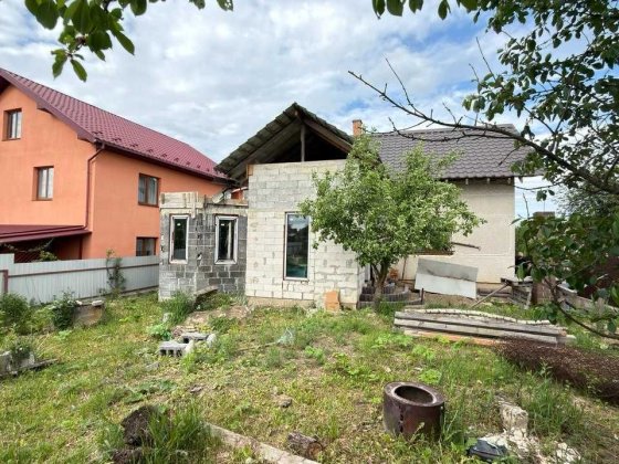 Будинок у Крихівцях — поруч Набережної Крихівці