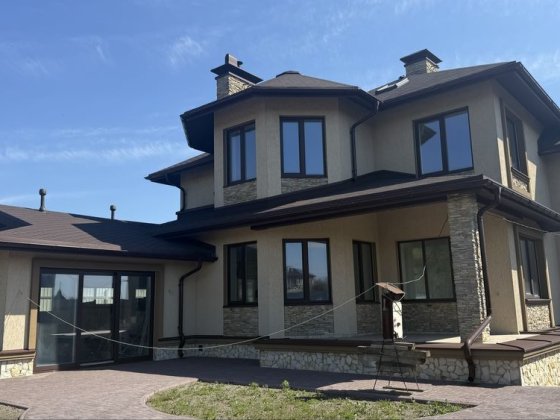 Продаж шикарного будинку на ділянці 0,28 га, с. Гатне! Гатне