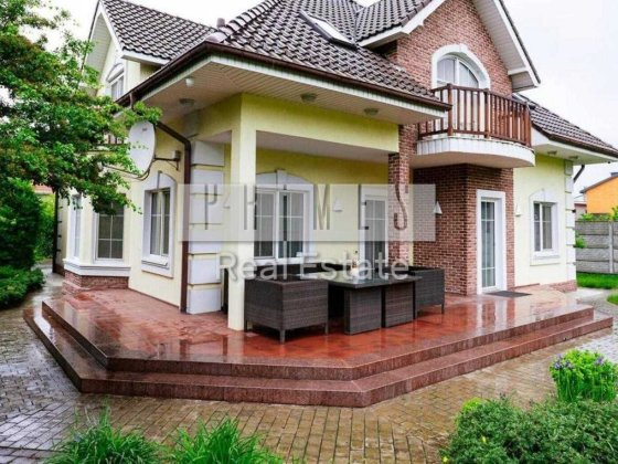 Два будинки 380 м2  ГАТНЕ 25 соток 12 км від Києва по Одеській трасі Гатне