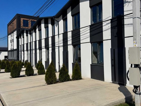 Таунхаус 52 м² Власний паркінг 4,2 м × 6 м Поруч укриття. Білогородка 20 хв до метро. Закрита терито Білогородка
