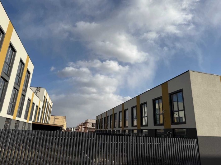 Таунхаус 67 м² із двориком. Паркомісце перед входом. Газ Святопетрівське. Закритий ЖК. Від забудовни - фото 1