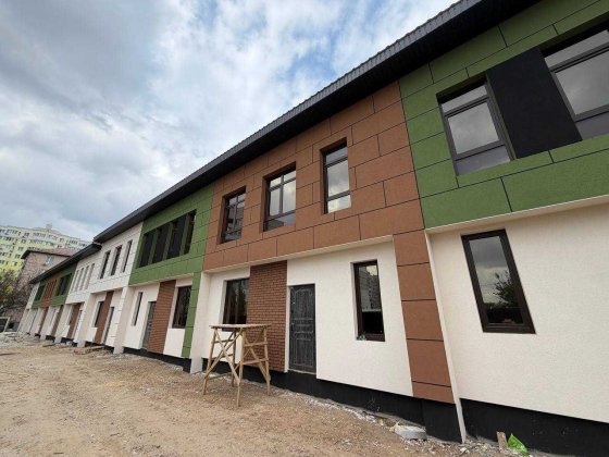 Продаж таунхауса 98 м² біля Києва | Паркомісце та мангальна зона Святопетрівське