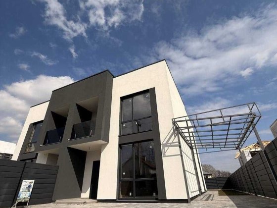 Дуплекс 130 м², ділянка 2.7 сотки Крюківщина