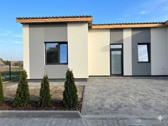 Продаж БЕЗ КОМІСІЇ Триплекс 66м² з ділянкою 2.5 сотки 75000$