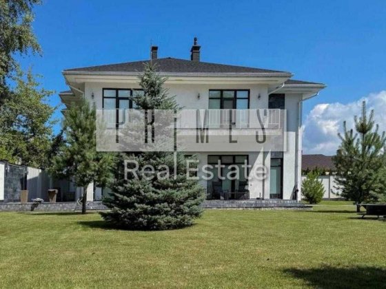 Продаж будинку з басейном та виходом до водойми у закритому KM Montana Village в Козині Козин