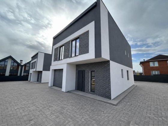 Продається будинок з гаражем 170м2 на ділянці 5 соток Білогородка
