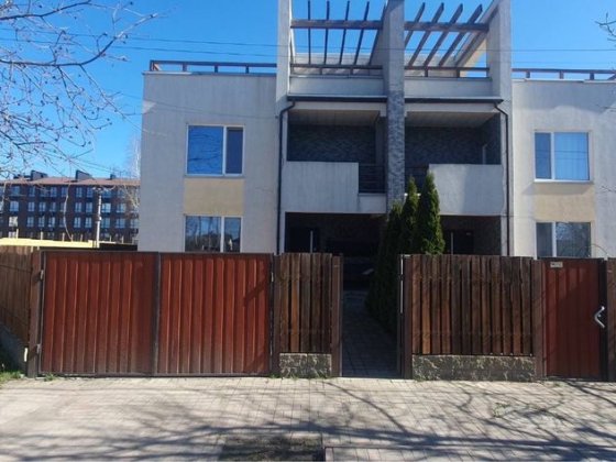 Продам будинок-дуплекс 2 поверховий Святопетрівське. Святопетровское
