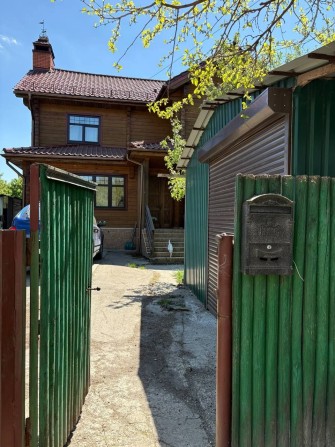 Дерев'яний будинок з басейном і банею - фото 1