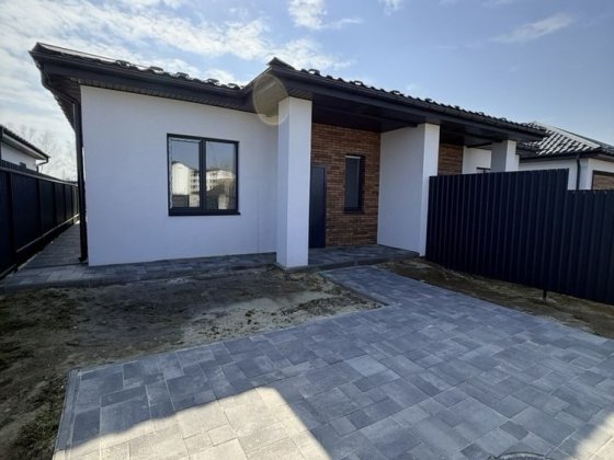 Дуплекс 79 м² у Ворзелі вул. Успішна — $78 000. Газове опалення, ділянка 2,5 сотки, передній та задн