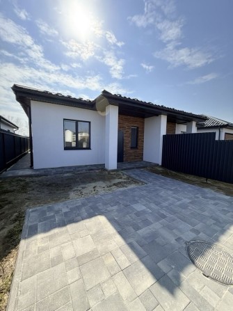 Дуплекс 79 м² у Ворзелі вул. Успішна — $78 000. Газове опалення, ділянка 2,5 сотки, передній та задн - фото 1