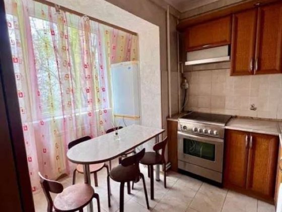 Продаж 2-к квартири вул. Полярна 11