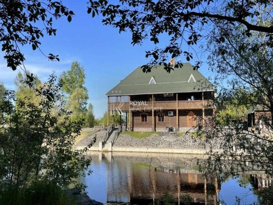 Продаж автономного будинку з власним озером Гнідин на ділянці 1.1 га.