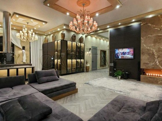 Продаж / Будинок / 400 м2 / Віта-поштов  / вул. Звенигородська, 1