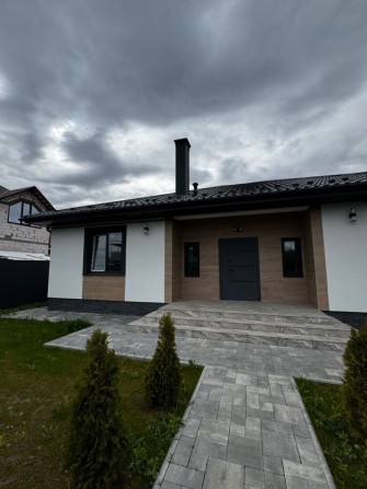 Чудовий якісний будинок при вʼїзді у Ворзель, альтанка BBQ, навіс на 2 авто! - фото 1
