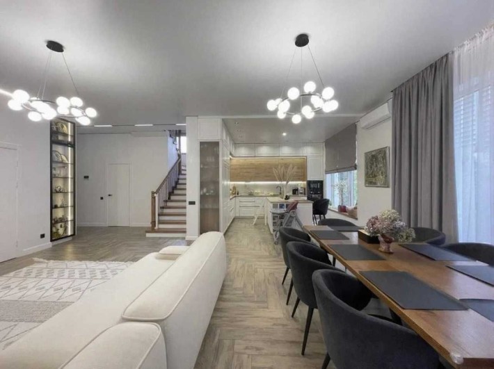Продаж будинку 210м²    КМ Нова Ходосівка , в оточені соснового лісу - фото 1