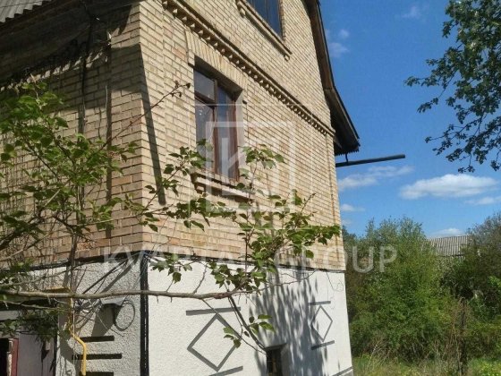 Великий будинок біля лісу 167 м², мінімальне оформлення
