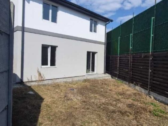 Продається сучасний дуплекс біля Києва Стоянка